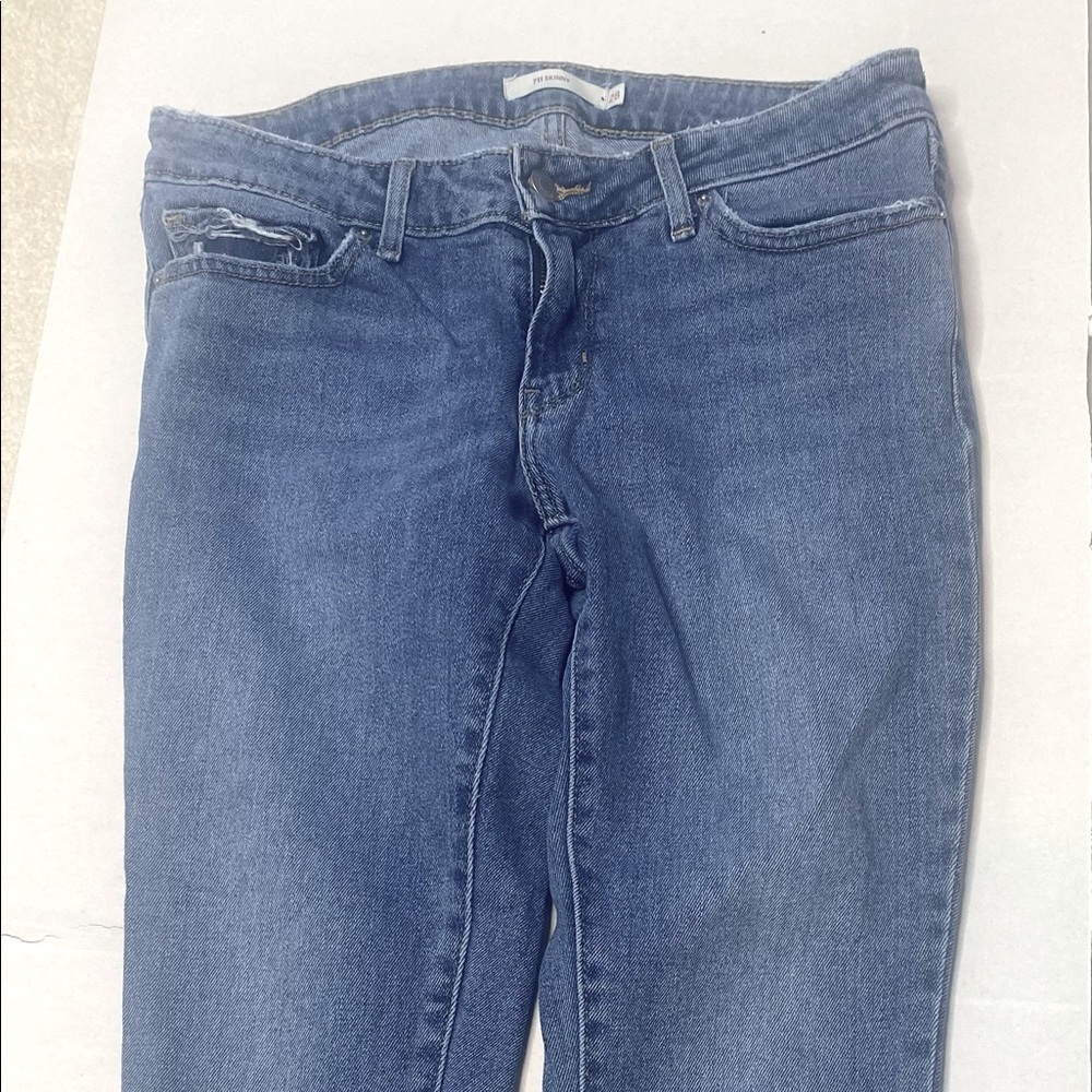 Size 28 Levi’s 711 Skinny Jeans